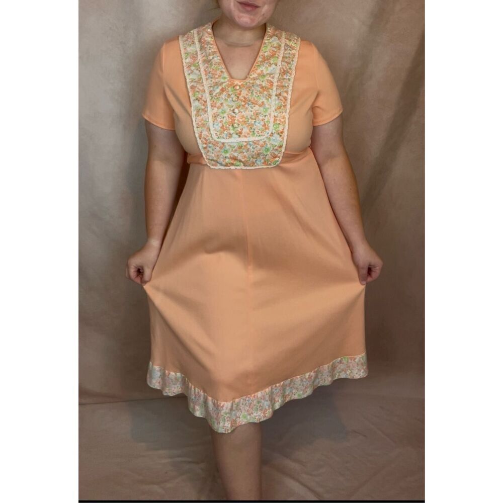 Vintage 1970s Peach Floral Plus Size Dress Size XL - Picture 2 of 10